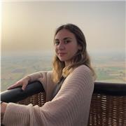 Profesora de repaso imparte clases de todas las materias de primaria